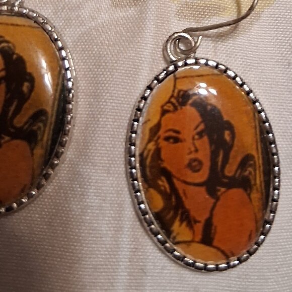 VINTAGE EARRINGS - Picture 1 of 1